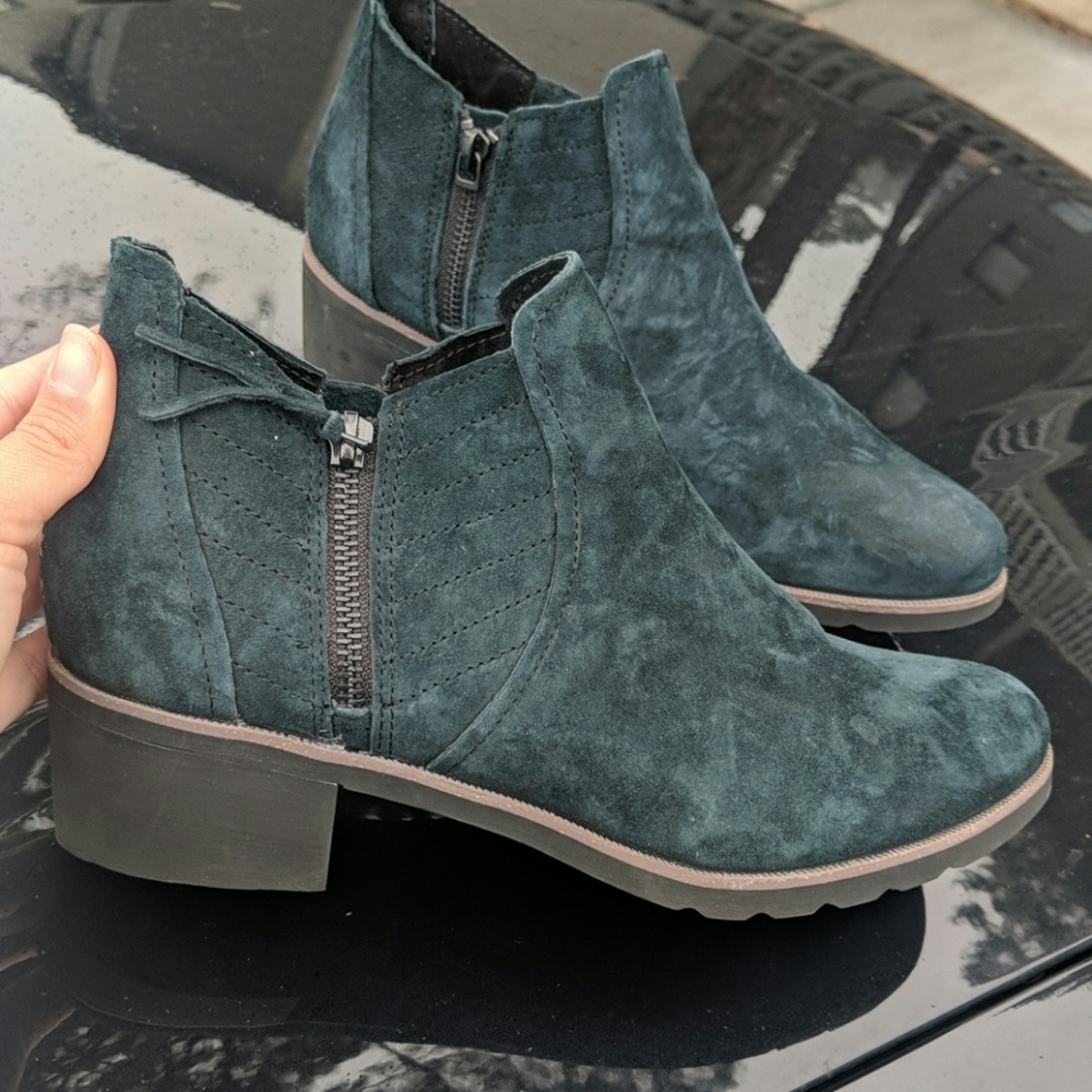 Brand New Reef Boots